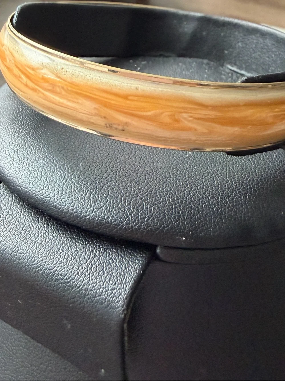 Avon Vintage‎ Gold Tone Champagne Ivory Tan Swirl Bangle Bracelet
